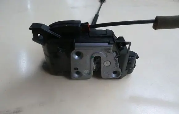 Renault Master II Sliding door lock 8200497672