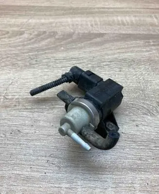 Volkswagen Golf IV Turbo solenoid valve 1J0906627A 72290325
