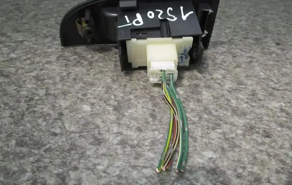 Toyota Avensis T250 Electric window control switch
