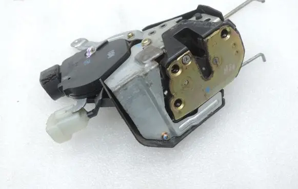 Toyota RAV 4 (XA20) Tailgate/trunk/boot lock/catch/latch 6911042090