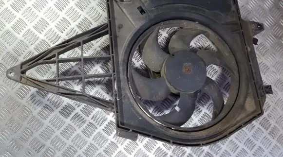 Peugeot 806 Radiator cooling fan shroud 8240142 824.0142