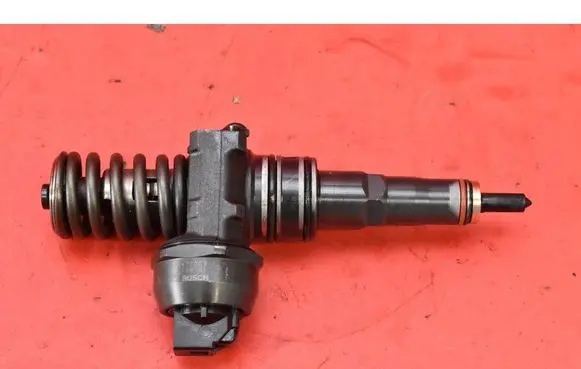 Volkswagen Golf IV Fuel injector 038130073AJ