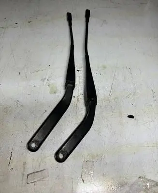 BMW 1 E81 E87 Front wiper blade arm 61617