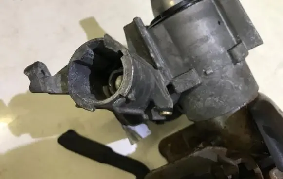Ford Focus Ignition lock contact 