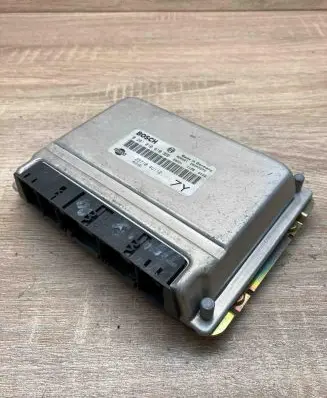 Nissan X-Trail T30 Engine control unit/module ECU 237104U112 0281010810