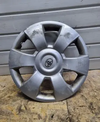 Toyota Auris 150 R15 wheel hub/cap/trim 