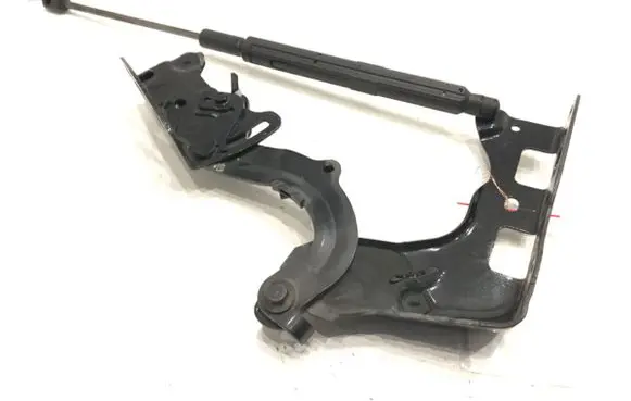 Engine bonnet/hood hinges