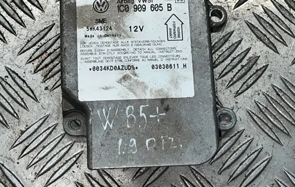 Volkswagen PASSAT B5.5 Airbag control unit/module 1C0909605B 03030611H 5WK43124