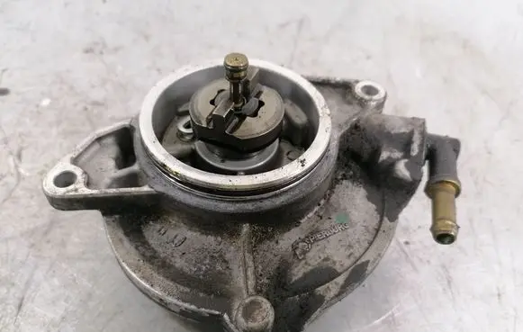 Audi A4 S4 B8 8K Vacuum pump 057145100AF
