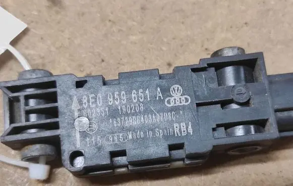 Audi A4 S4 B7 8E 8H Airbag deployment crash/impact sensor 8E0959651A