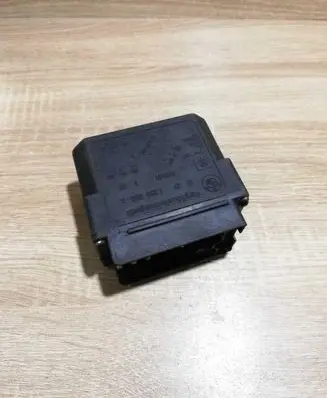 BMW 5 E34 Glow plug pre-heat relay 1285085