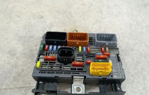 Peugeot 5008 BSM Control unit 9667044980