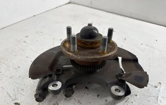 Ford Mustang VI Front wheel hub FR3C8107A