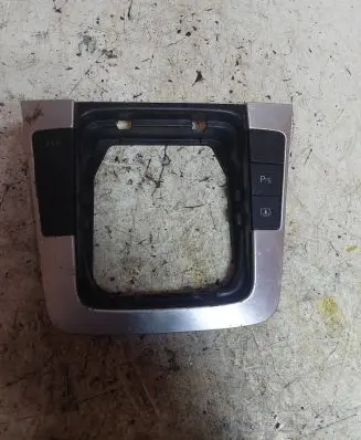 Cup holder front