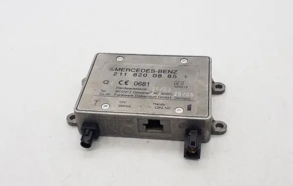 Mercedes-Benz CLS C219 Antenna control unit 2118200885