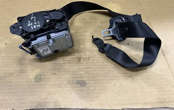 Mercedes-Benz E W211 Front seatbelt 2118605586
