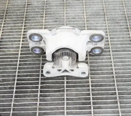 Land Rover Range Rover Evoque L538 Engine mount bracket EJ327M121AD