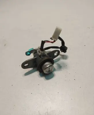 Mazda 3 I Tailgate exterior lock 