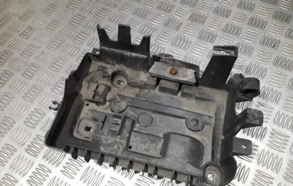 Opel Corsa D Battery box tray cover/lid 13235642