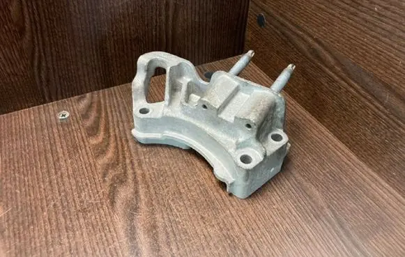 Volvo V50 Engine mounting bracket S326C29