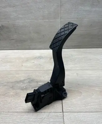 Volkswagen PASSAT B8 Accelerator throttle pedal 5Q1723503H 6PV01062111