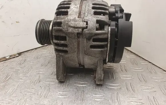 Renault Megane III Generator/alternator 231008578R 0124425093