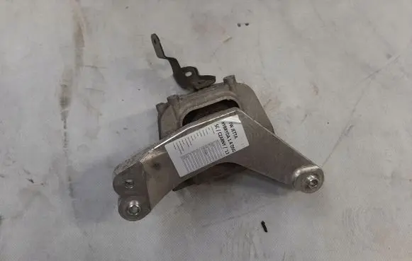 Volkswagen Jetta VI Engine mount bracket 5Q0199262L