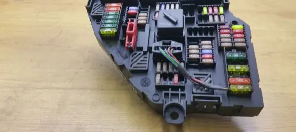BMW 5 F10 F11 Fuse module 921085802 200710 9210858