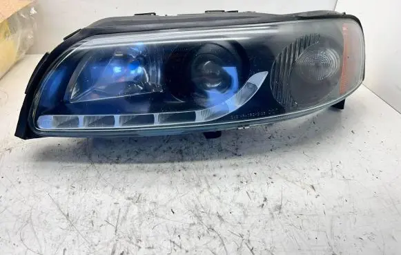 Volvo XC70 Headlight/headlamp 1113536010