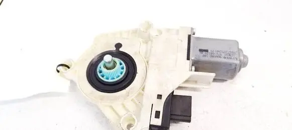 Mercedes-Benz C W205 Front door window regulator motor A2059060113