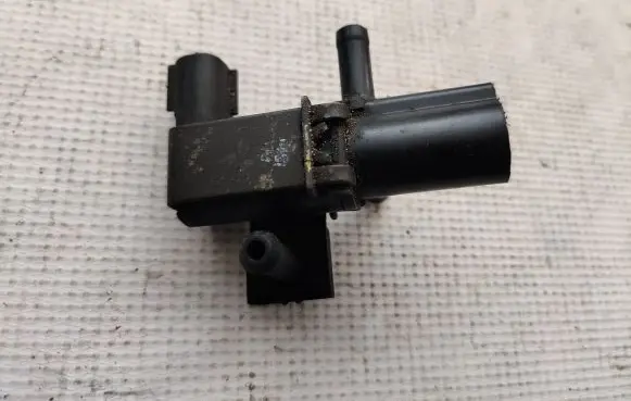 Toyota Camry Turbo solenoid valve 258600H020 258300H020