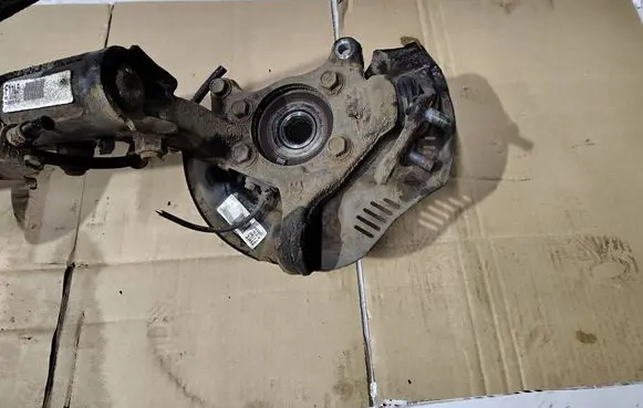 Toyota Auris 150 Front wheel hub spindle knuckle