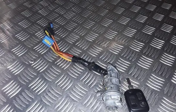 Peugeot 607 Ignition lock N0500109