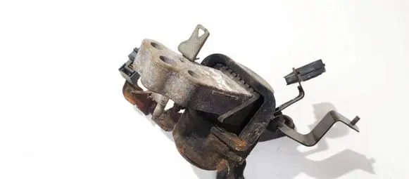 Toyota Avensis T270 Engine mount bracket