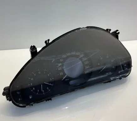 Speedometer (instrument cluster)