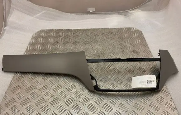 Mercedes-Benz GL X166 Dashboard glove box trim 4757400