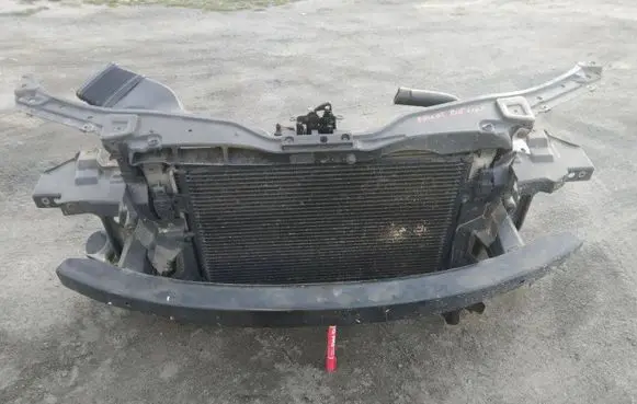 Volkswagen PASSAT B5.5 Radiator support slam panel 5653646