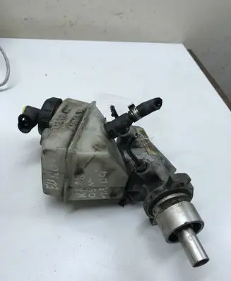 Renault Kangoo I Master brake cylinder 7700417826