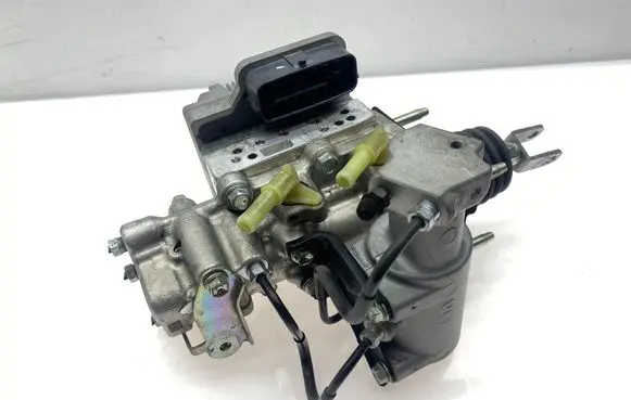 Toyota Prius+ (ZVW40) ABS Pump 4721047C10