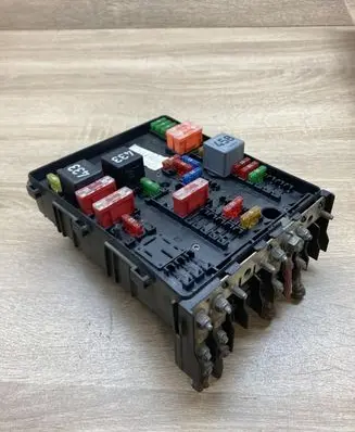 Volkswagen PASSAT B6 Fuse module 1K0937124K