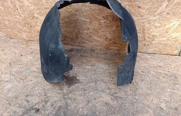 Front wheel arch liner splash guards