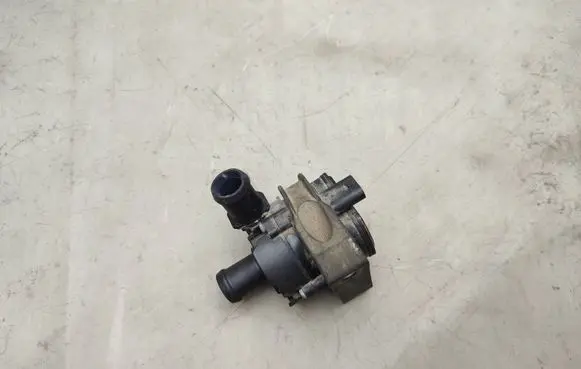 Volkswagen PASSAT B8 Electric auxiliary coolant/water pump 5C0965567A 0392023211