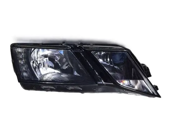 Skoda Octavia Mk3 (5E) Headlight/headlamp 5E1941016C 030110420200 LE15A6368