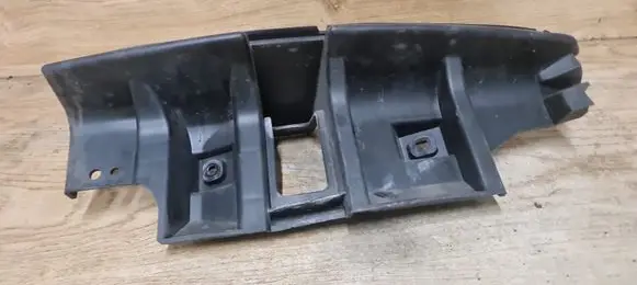 Rear bumper mounting bracket