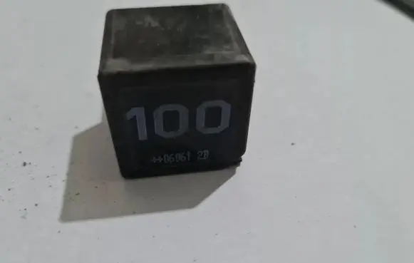 Volkswagen PASSAT B5 Other relay 7M0951253A 95VW10K705CA V23133J6X45