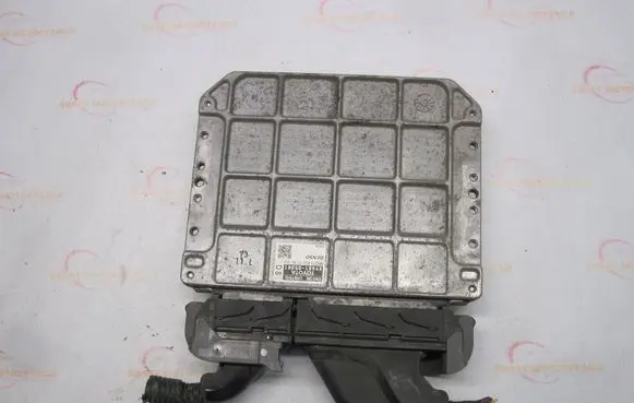 Toyota Avensis T270 Engine control unit/module ECU 8966105D81