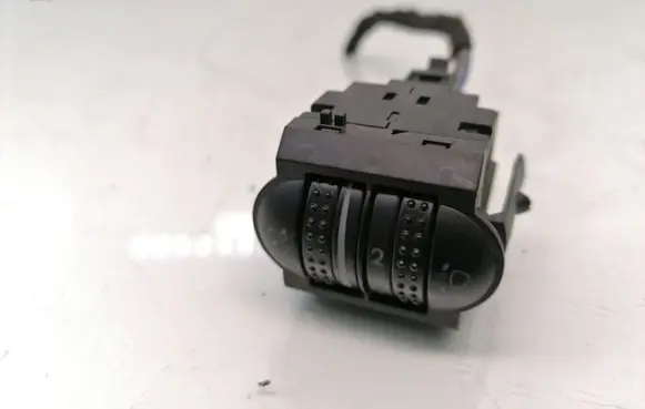 Volkswagen PASSAT B5 Headlight level height control switch 3B0941333C