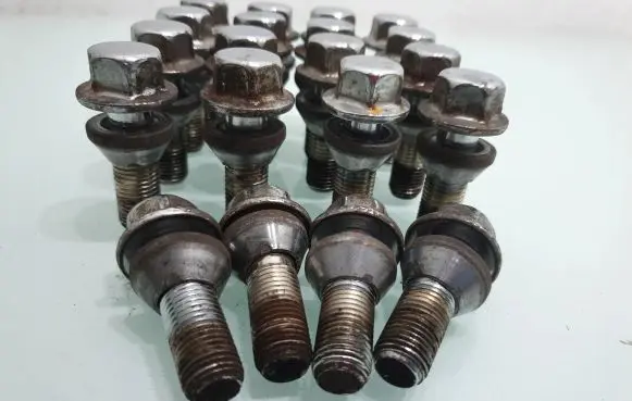 Volvo XC90 Nuts/bolts 