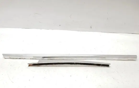 Mercedes-Benz COMPAKT W115 Front door trim (molding) 
