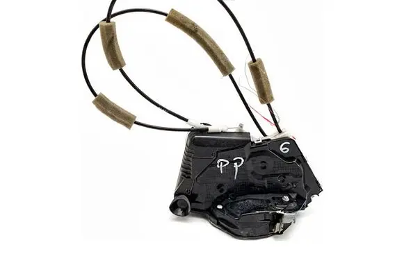 Honda CR-V Front door lock